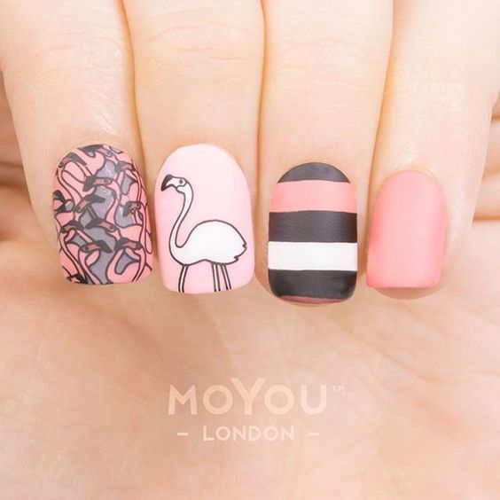 paznokcie flamingi