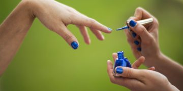 Pielęgnacja dłoni i paznokci podczas domowego rytuału SPA