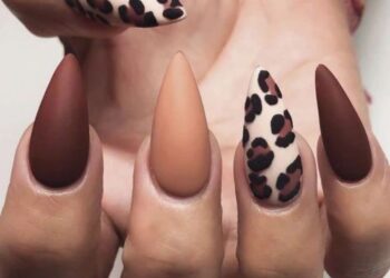 Brązowe wzory paznokci na jesień 2024/2025 – modne inspiracje