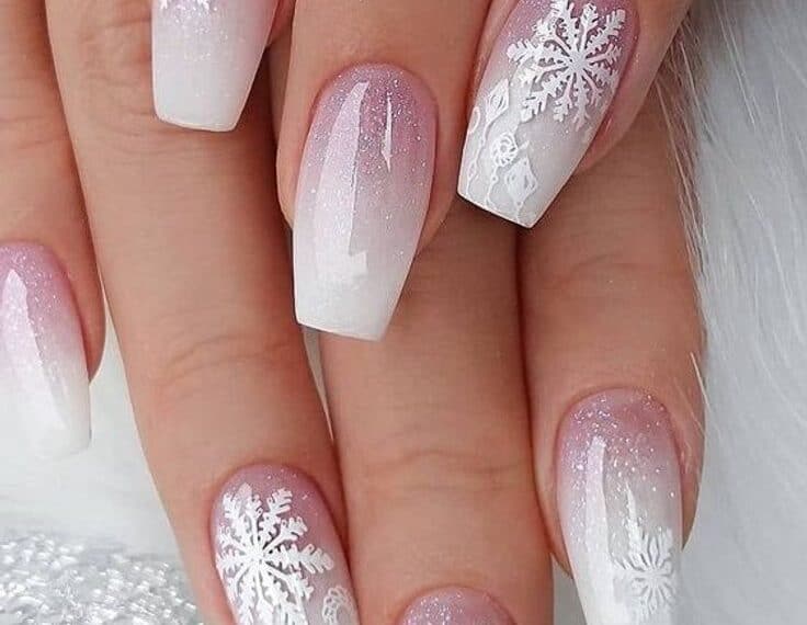 Trendy na Zimowe Paznokcie z Płatkami Śniegu – Inspiracje i wzory 2024/2025